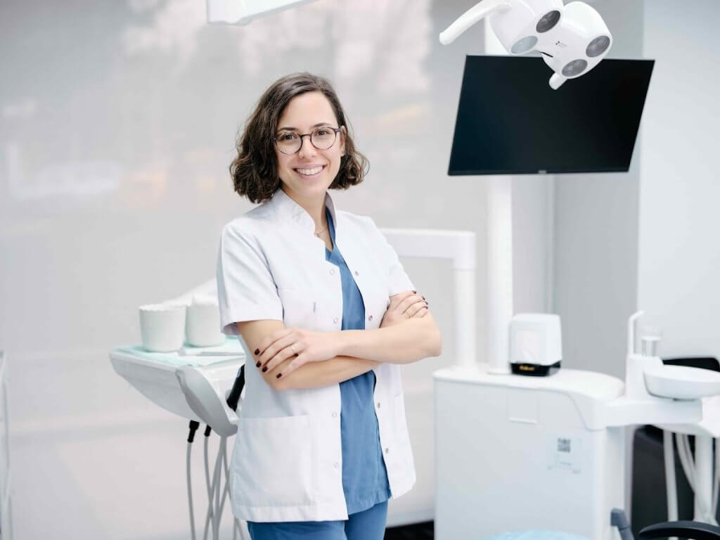 Dr Aydan Tunca Akbulut izmir dentist